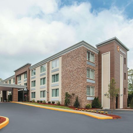 La Quinta By Wyndham Sturbridge Hotel Exterior foto