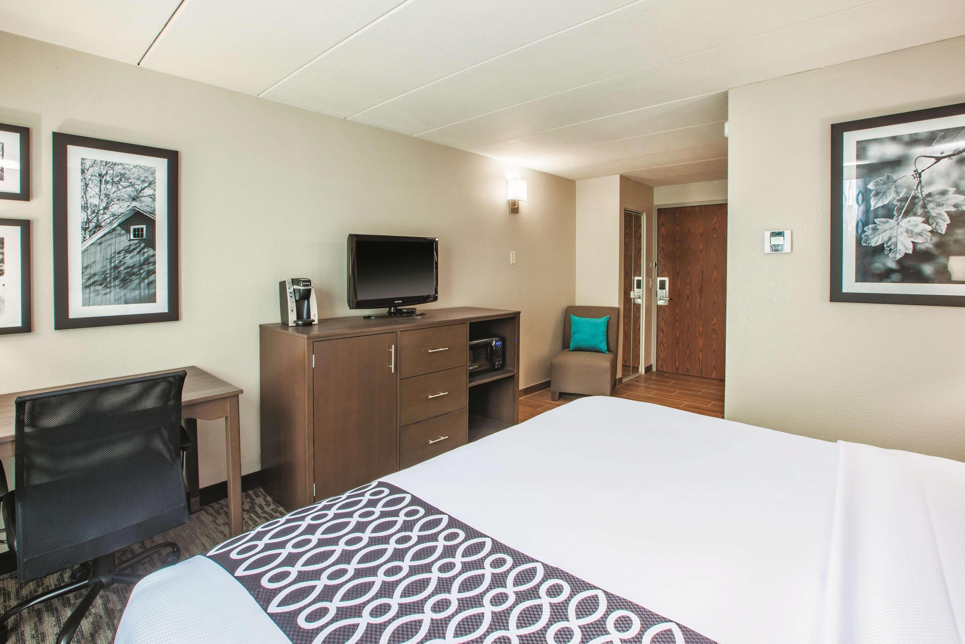 La Quinta By Wyndham Sturbridge Hotel Exterior foto