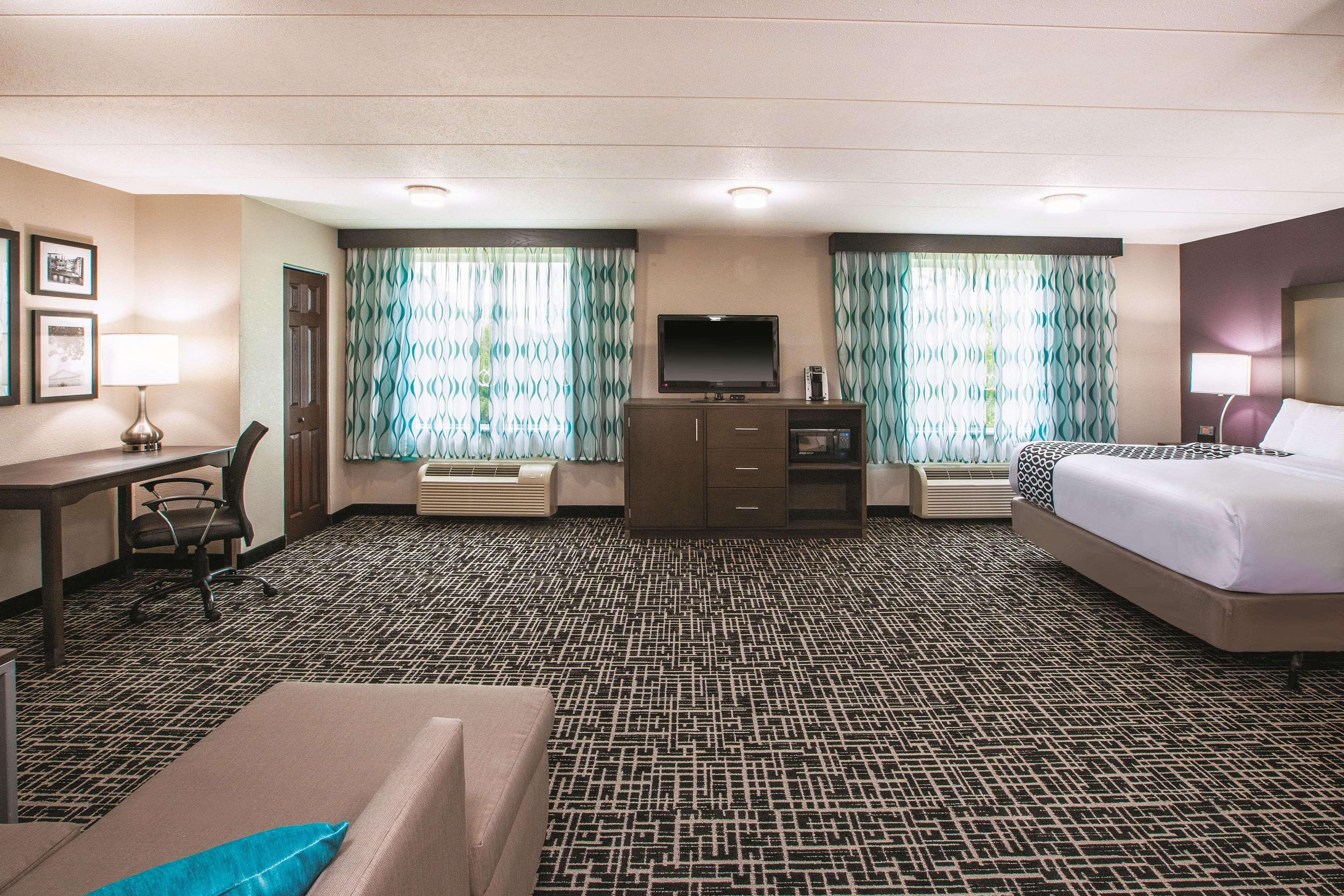 La Quinta By Wyndham Sturbridge Hotel Exterior foto