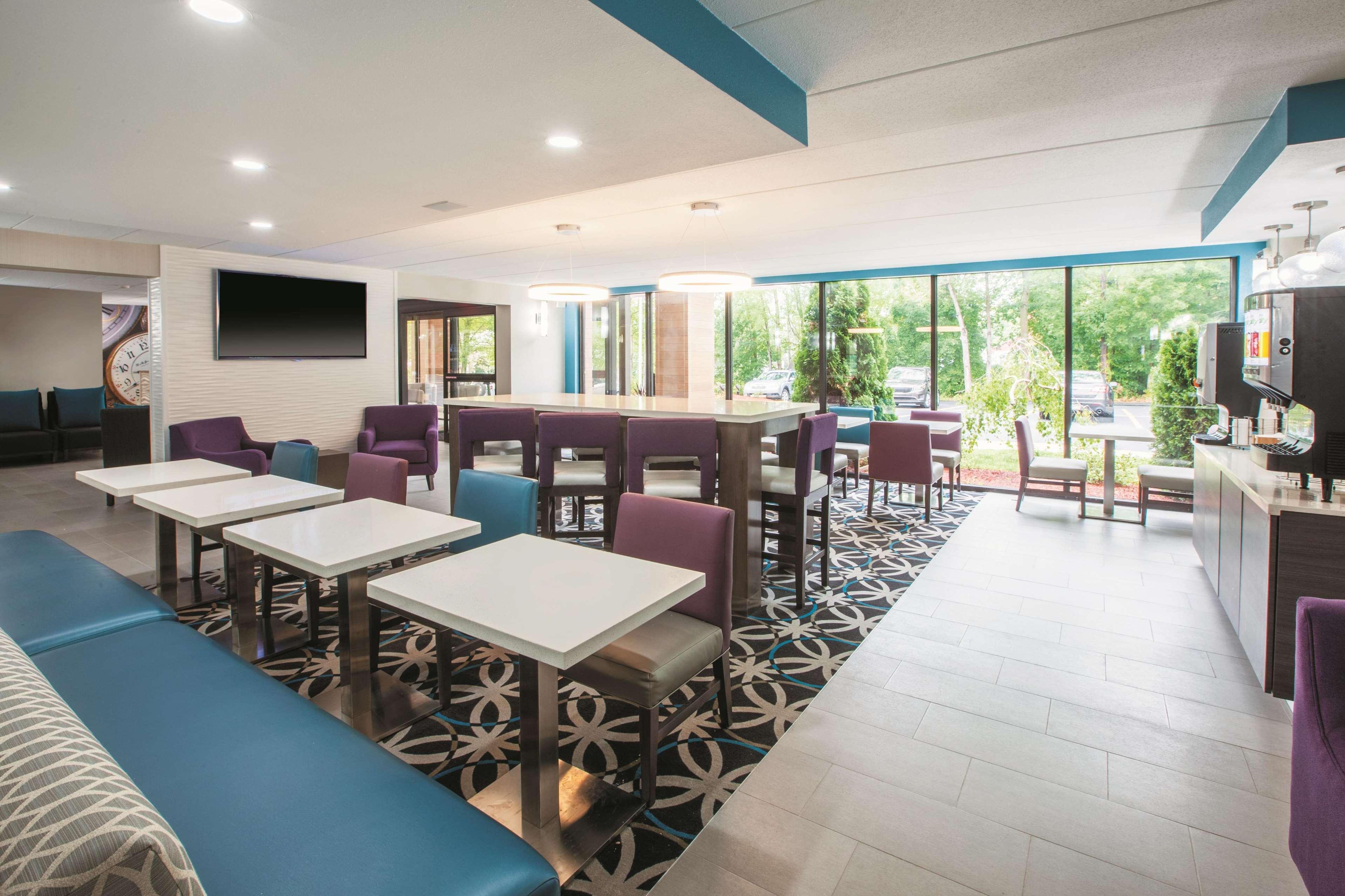 La Quinta By Wyndham Sturbridge Hotel Exterior foto