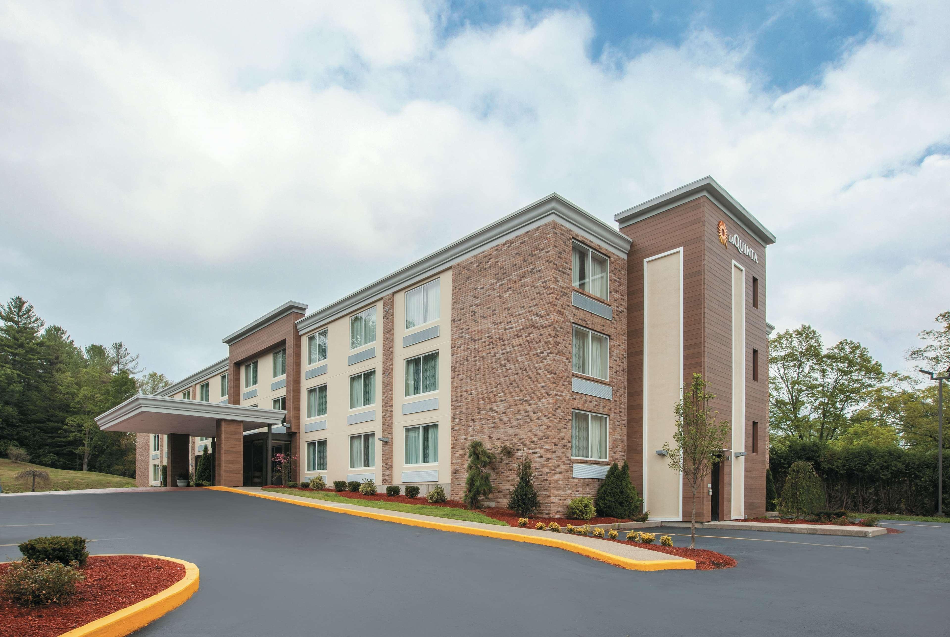 La Quinta By Wyndham Sturbridge Hotel Exterior foto
